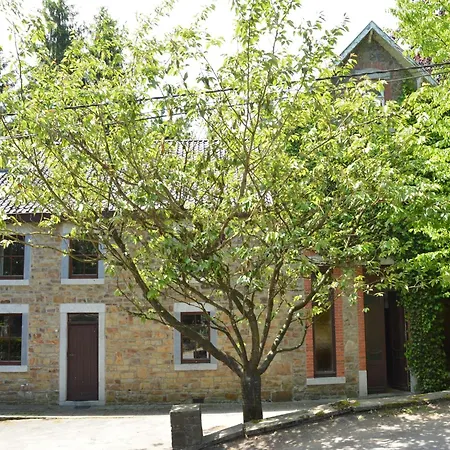 Family In Ferienhaus