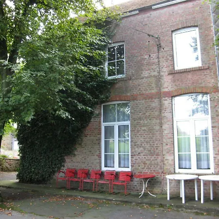 Plain House Is Very Suitable For Groups